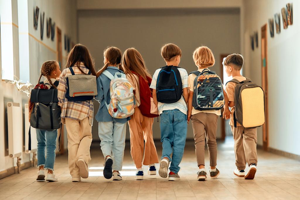 Parents are overwhelmed with back-to-school prep - and they're going to spend a lot of money on it: report